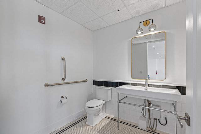 601 Madison St Apt 102, Nashville, TN 37208