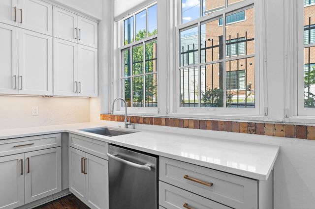601 Madison St Apt 102, Nashville, TN 37208