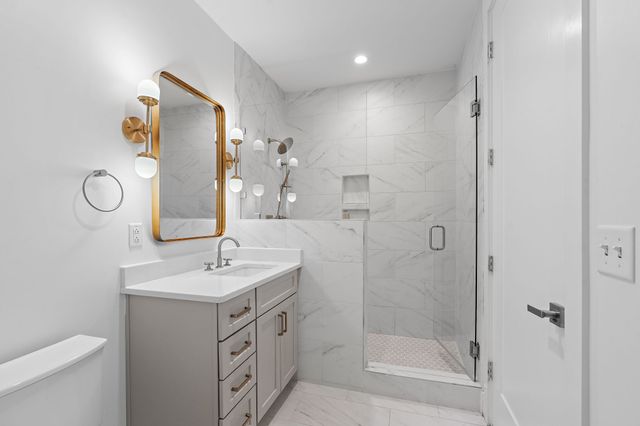 601 Madison St Apt 102, Nashville, TN 37208