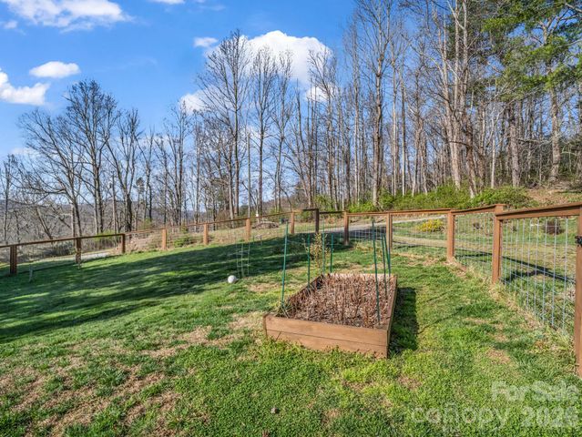 45 Capricorn Lane, Zirconia, NC 28790