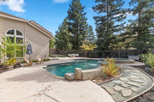 635 Zermatt St, Livermore, CA 94551