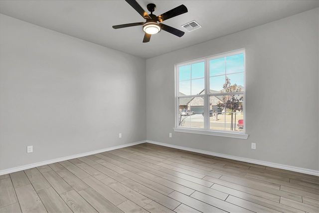 3919 NE Shenandoah Dr, Lawton, OK 73507