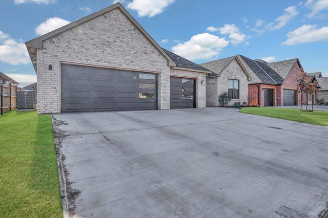 3919 NE Shenandoah Dr, Lawton, OK 73507