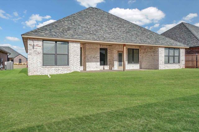 3919 NE Shenandoah Dr, Lawton, OK 73507