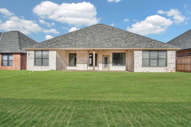 3919 NE Shenandoah Dr, Lawton, OK 73507