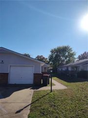 1909 Sycamore Place A, Springdale, AR 72762