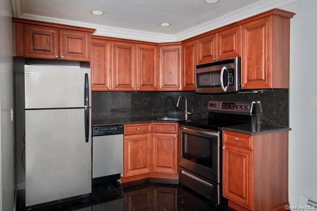 64 S Clinton Avenue 2B, Bay Shore, NY 11706