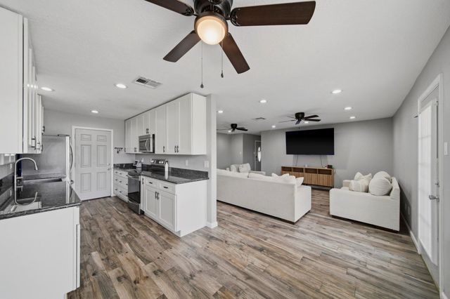 2819 Heritage Colony Drive, Webster, TX 77598