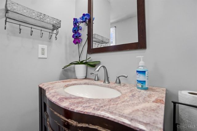 100 Broadway, Loveland, OH 45140