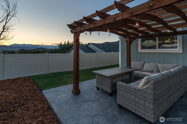 3949 NE Vista Del Rey Drive, East Wenatchee, WA 98802