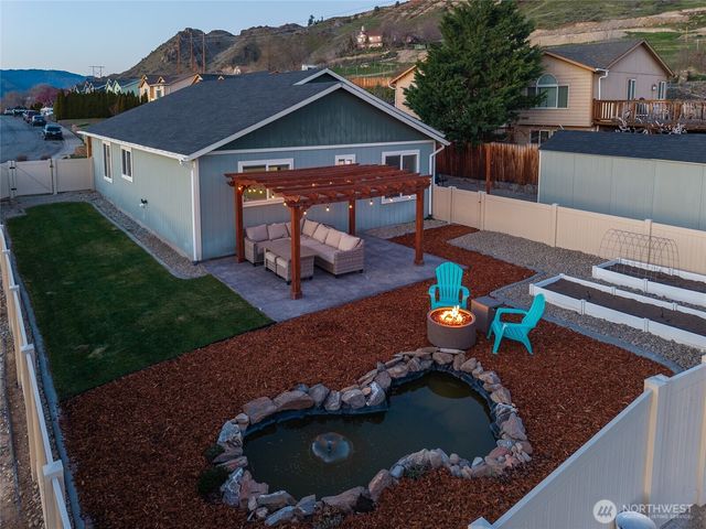 3949 NE Vista Del Rey Drive, East Wenatchee, WA 98802