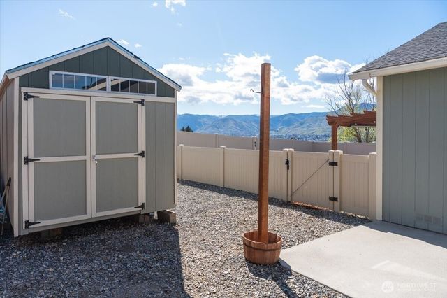 3949 NE Vista Del Rey Drive, East Wenatchee, WA 98802