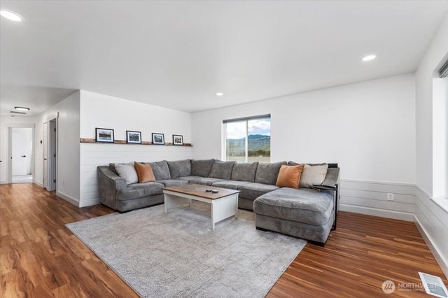 3949 NE Vista Del Rey Drive, East Wenatchee, WA 98802