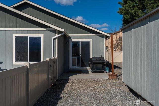 3949 NE Vista Del Rey Drive, East Wenatchee, WA 98802