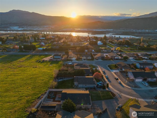 3949 NE Vista Del Rey Drive, East Wenatchee, WA 98802