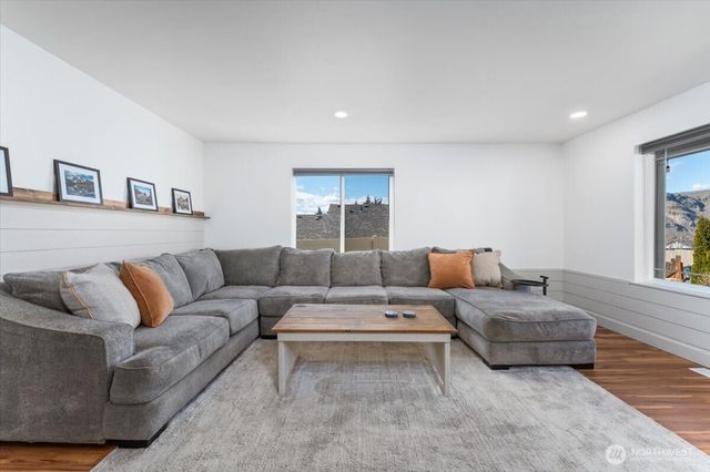 3949 NE Vista Del Rey Drive, East Wenatchee, WA 98802