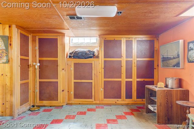 31728 Sheridan Drive, Beverly Hills, MI 48025