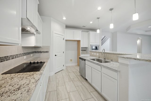 2560 Windle Ln, Seguin, TX 78155