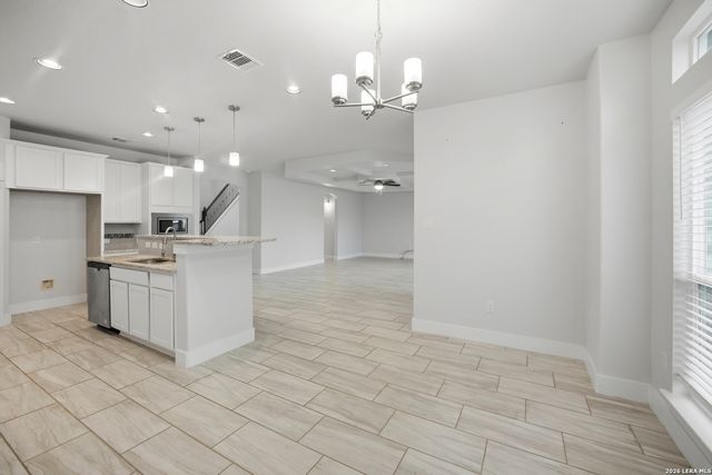 2560 Windle Ln, Seguin, TX 78155