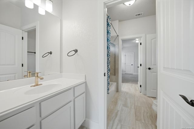 2560 Windle Ln, Seguin, TX 78155