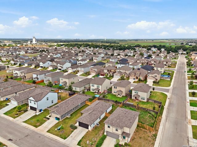 2560 Windle Ln, Seguin, TX 78155
