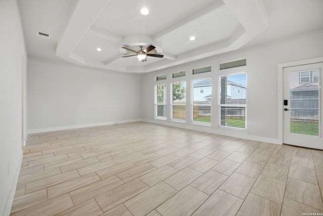 2560 Windle Ln, Seguin, TX 78155
