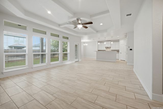 2560 Windle Ln, Seguin, TX 78155