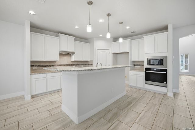 2560 Windle Ln, Seguin, TX 78155