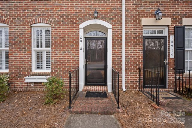 16918 Summers Walk Boulevard, Davidson, NC 28036
