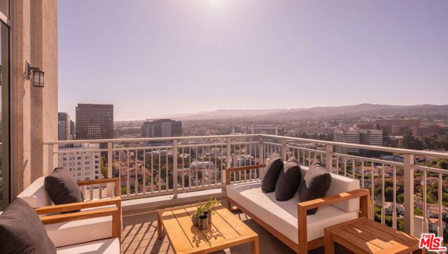 10727 Wilshire Boulevard PH2, Los Angeles, CA 90024