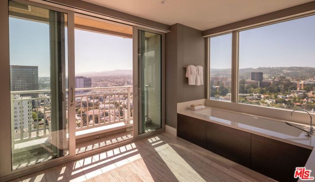 10727 Wilshire Boulevard PH2, Los Angeles, CA 90024