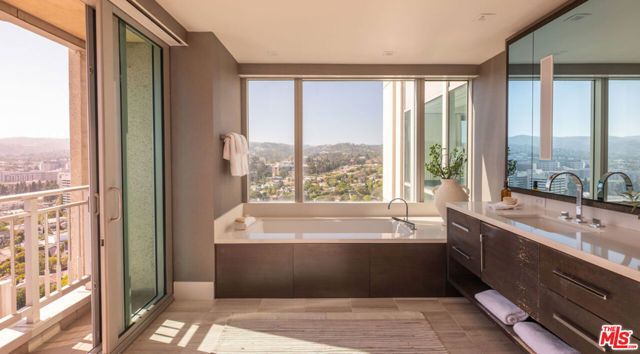 10727 Wilshire Boulevard PH2, Los Angeles, CA 90024