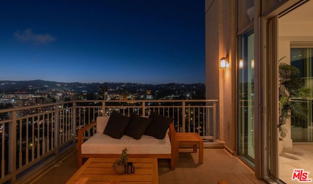 10727 Wilshire Boulevard PH2, Los Angeles, CA 90024