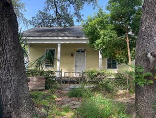 1220 34th Street, Galveston, TX 77550