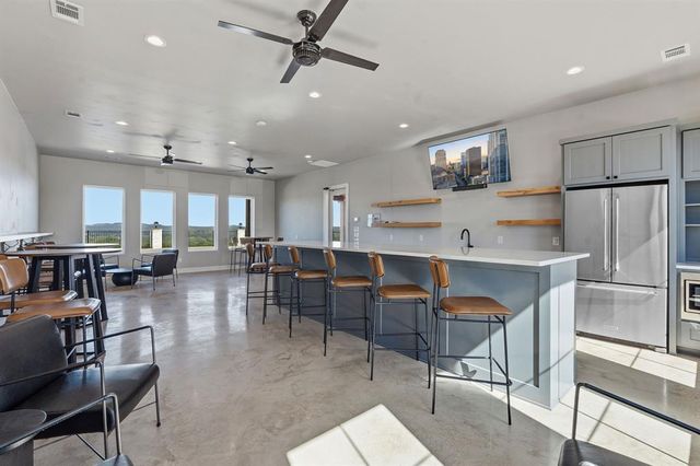 4 Creek Hollow WAY, Spicewood, TX 78669