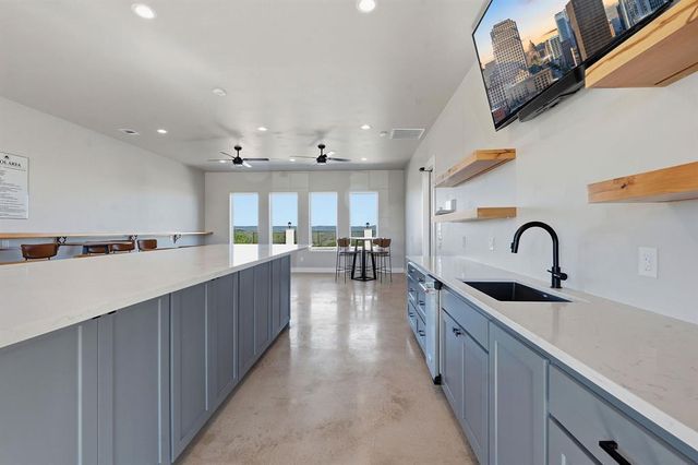 4 Creek Hollow WAY, Spicewood, TX 78669