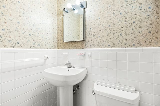 257 Cross St, Winchester, MA 01890
