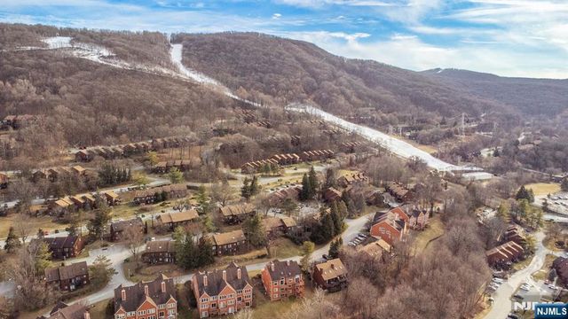 5 Wimbledon Drive 2, Vernon, NJ 07462