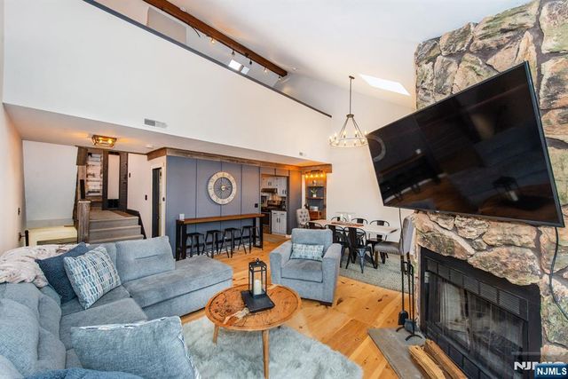 5 Wimbledon Drive 2, Vernon, NJ 07462