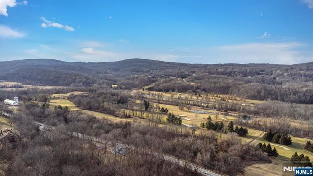 5 Wimbledon Drive 2, Vernon, NJ 07462