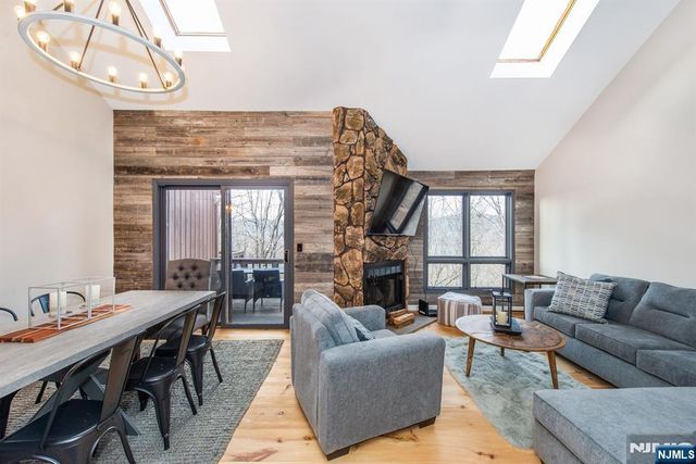 5 Wimbledon Drive 2, Vernon, NJ 07462