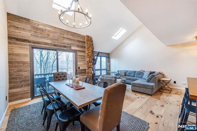 5 Wimbledon Drive 2, Vernon, NJ 07462