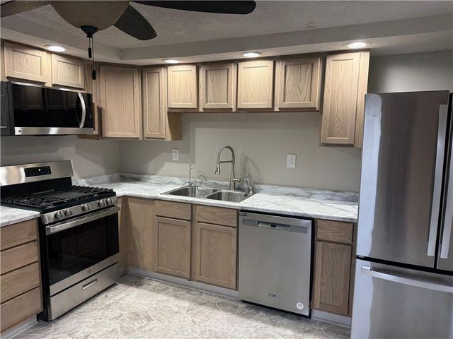 2401 Bittersweet Lane, St Joseph, MO 64503