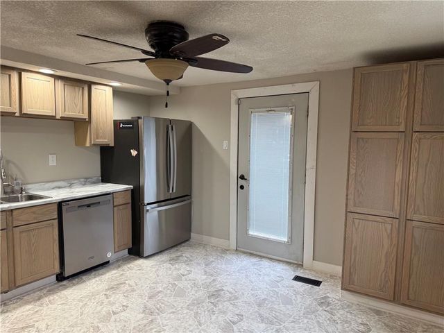 2401 Bittersweet Lane, St Joseph, MO 64503