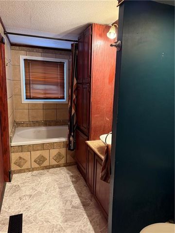 2401 Bittersweet Lane, St Joseph, MO 64503