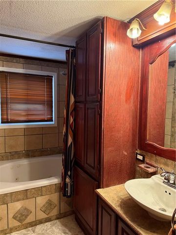 2401 Bittersweet Lane, St Joseph, MO 64503