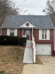 2401 Bittersweet Lane, St Joseph, MO 64503