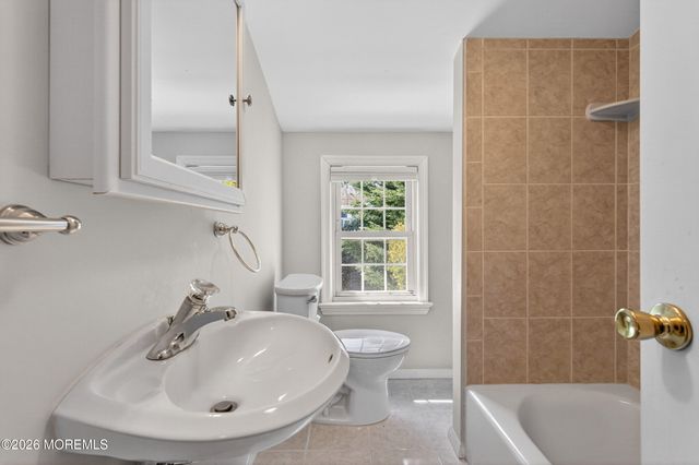 68 Davis Lane, Red Bank, NJ 07701