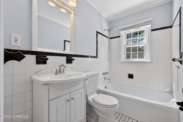 68 Davis Lane, Red Bank, NJ 07701