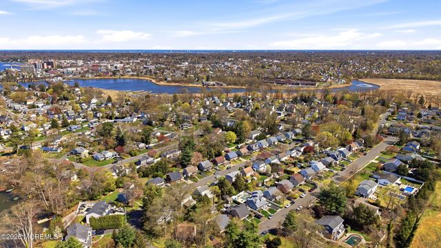 68 Davis Lane, Red Bank, NJ 07701